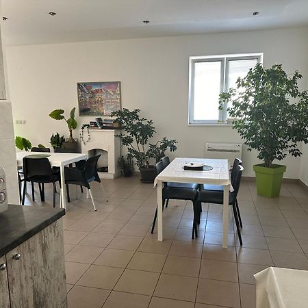 Omis Rooms Pancevo Exterior photo